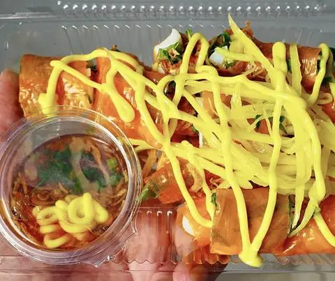 Hình ảnh Bánh tráng cuốn sốt me