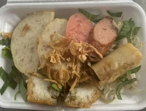 Hình ảnh Bánh cuốn trứng phần lớn nhiều bánh