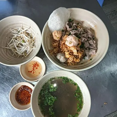 Hình ảnh Mì Khô bò Tôm chả cua bò viên