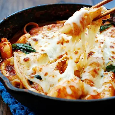 Hình ảnh Tokbokki Truyền Thống Phô Mai