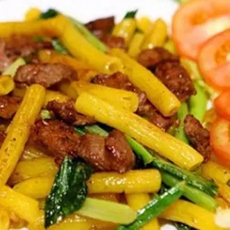 Hình ảnh Nui Xào Bò Trứng Ốp La 