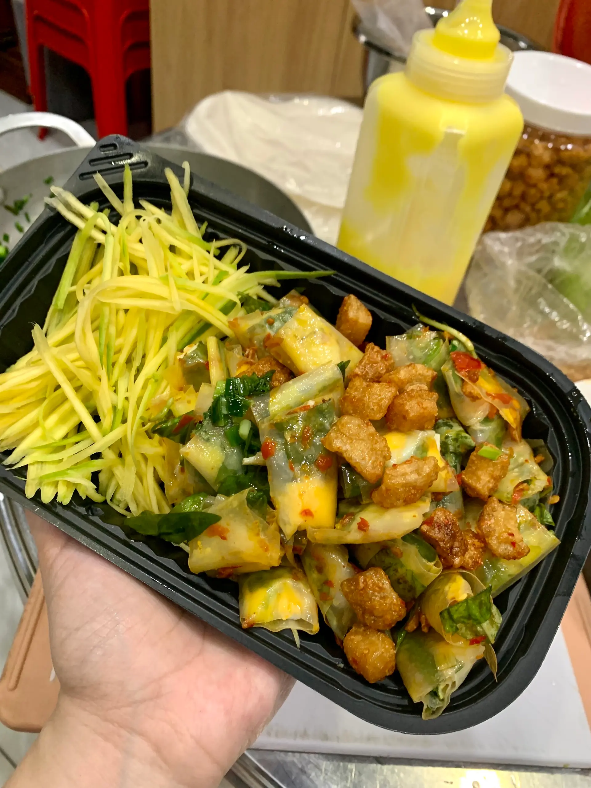 Hình ảnh Bánh tráng cuốn bơ trứng tóp mỡ