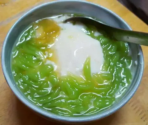 Hình ảnh Chè bánh lọt đậu đỏ cốt dừa