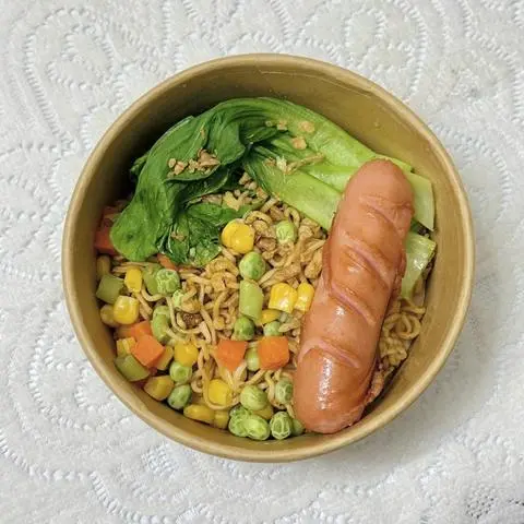 Hình ảnh Mì trộn xúc xích