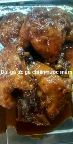 Hình ảnh Cơm đùi gà ức gà chiẻn nước mắm