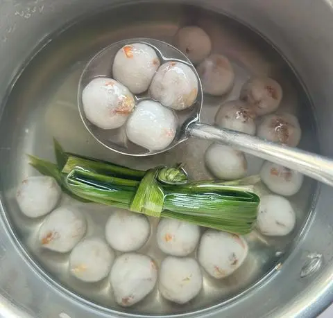 Hình ảnh Chè bột lọc heo quay