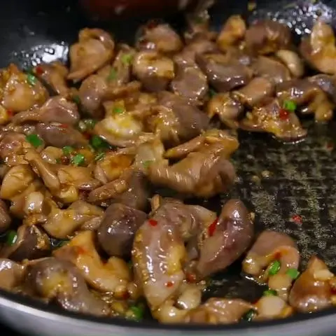 Hình ảnh Mề Gà Xào Sate 