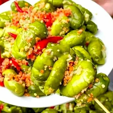 Hình ảnh Cà na đập muối ớt