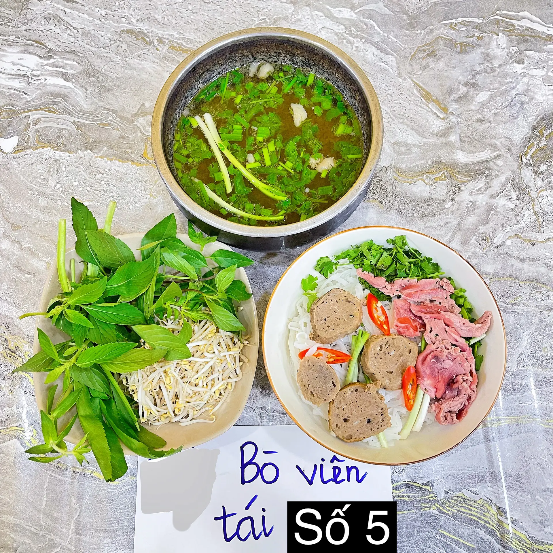 Hình ảnh Phở tô ( tái + bò viên ) 
