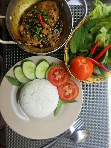 Hình ảnh Cơm cá hú kho 