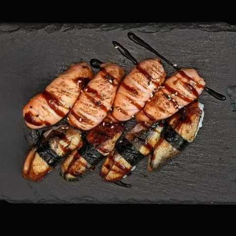 Hình ảnh Nigiri Sake Unagi Flambe - Cá hồi, Lươn khè (8 viên/8pcs)