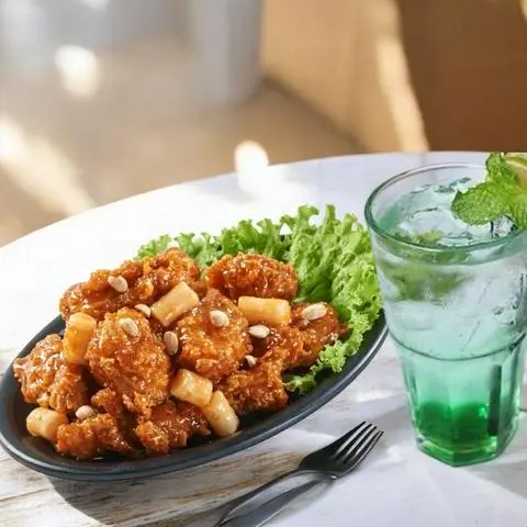 Hình ảnh Gà rán không xương sốt & củ cải ngâm -  soda vị tự chọn