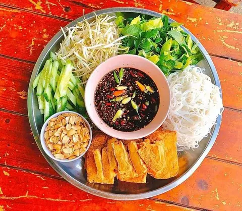 Hình ảnh Đậu Hũ Bún Rau Sống Nước Tương Tỏi Ớt