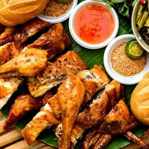 Hình ảnh Gà nướng sả ớt cay (nguyên con)