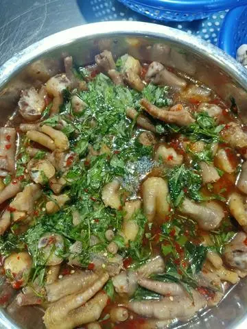 Hình ảnh Chân gà ngâm mắm tắc