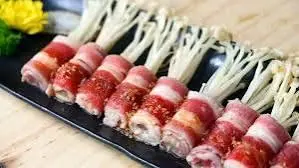 Hình ảnh Ba rọi cuộn nấm