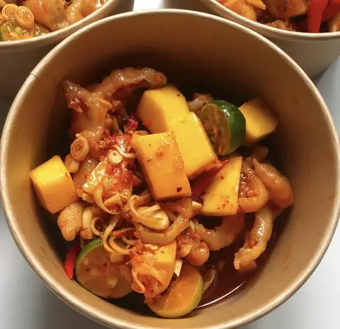 Hình ảnh Chân gà sốt thái