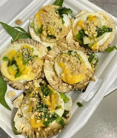 Hình ảnh Sò điệp nướng trứng cút mỡ hành