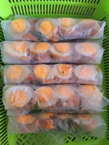 Hình ảnh Bánh Tráng Cuộn Trứng cút, Tóp Mỡ  hot trend