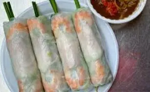 Hình ảnh Gỏi cuốn tôm thịt chấm mắm nêm
