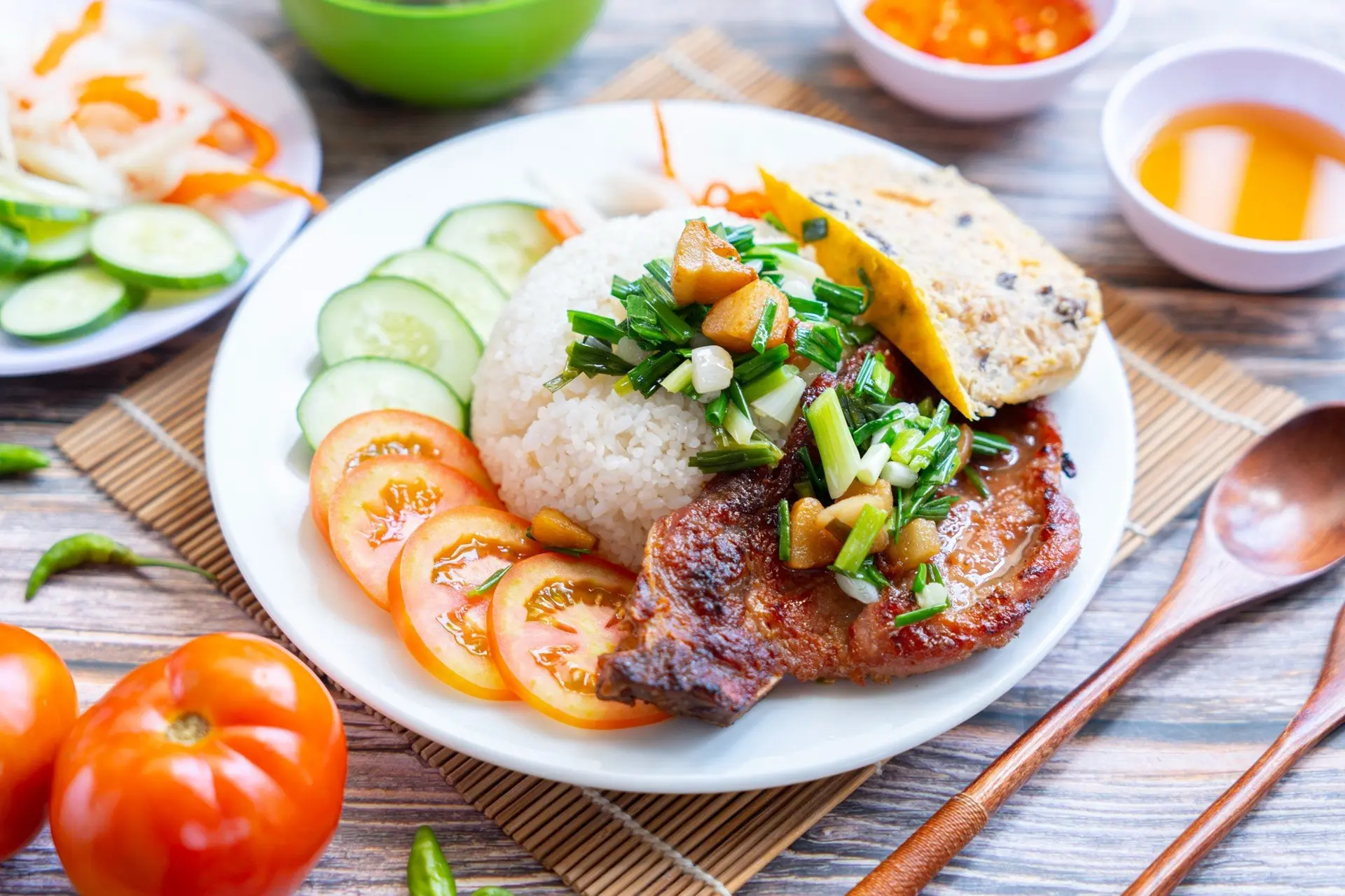 Hình ảnh Cơm Sườn Chả Trứng