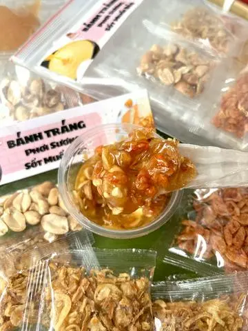 Hình ảnh BÁNH TRÁNG CHẤM SỐT MUỐI BÉO