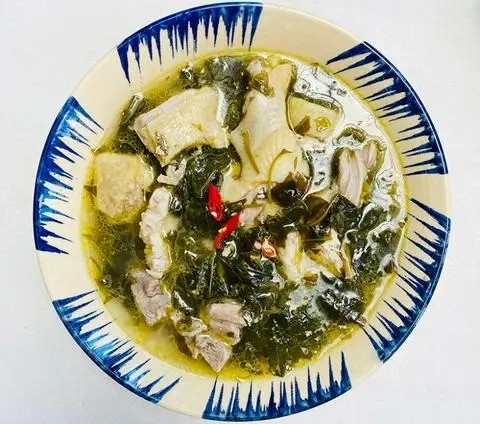 Hình ảnh Cơm canh gà lá giang 