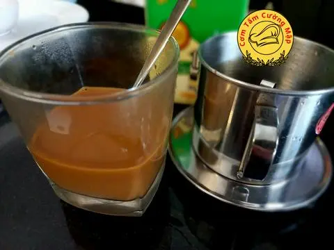 Hình ảnh cà phê sữa đá pha phin
