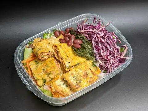 Hình ảnh Salad Trứng Cuộn Cá Ngừ