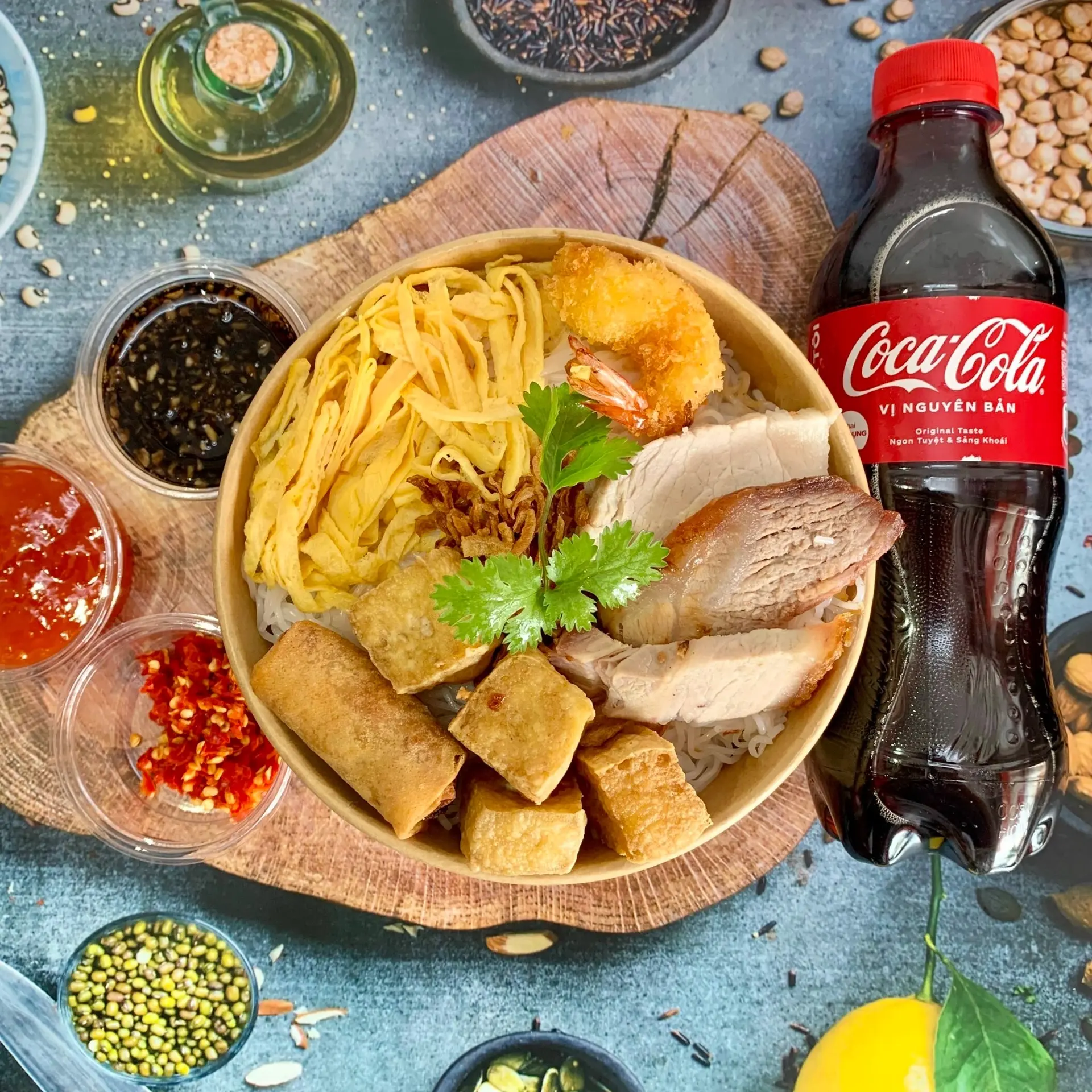 Hình ảnh Bún nước tương Thập Cẩm + Coca