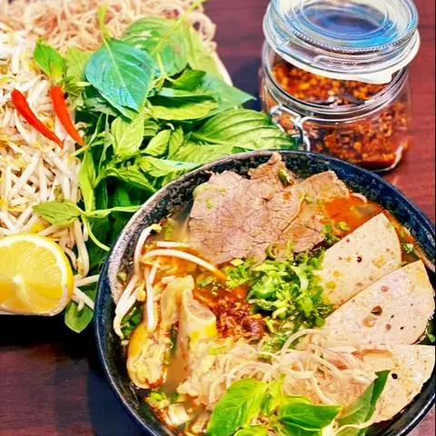 Hình ảnh Bún bò Huế đặc biệt - có giò