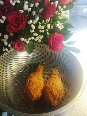 Hình ảnh đùi gà + khoai tây