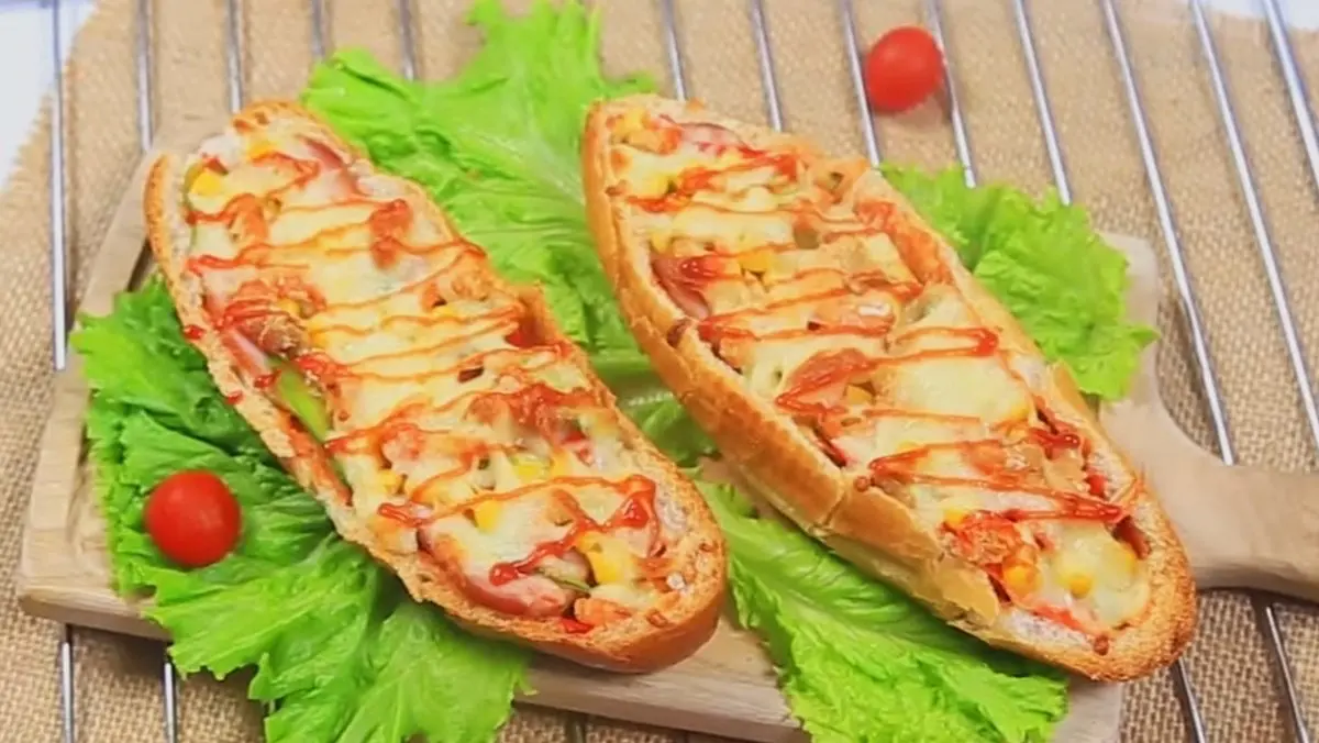 Hình ảnh bánh mì pizza nhân tôm 