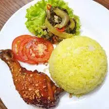 Hình ảnh Cơm Gà Xối Mỡ Đùi Tỏi Mắm Tỏi