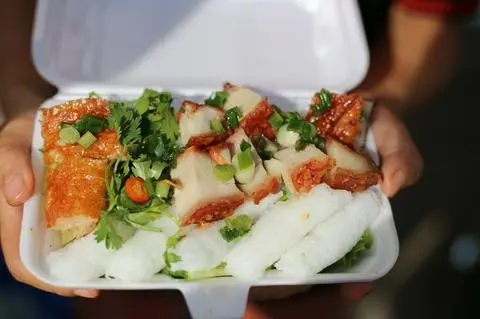 Hình ảnh Bánh hỏi heo quay Promax
