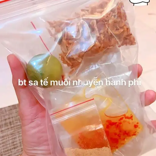 Hình ảnh Bánh tráng sa tế muối nhuyễn hành phi