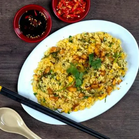 Hình ảnh Cơm chiên gà cá mặn
