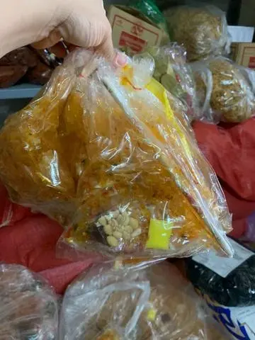 Hình ảnh bánh tráng sate sợi có đũa 3 gói