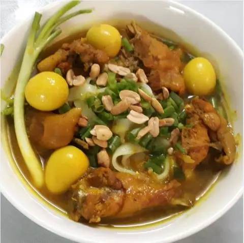 Hình ảnh Mì Quảng Gà + Trứng Cút
