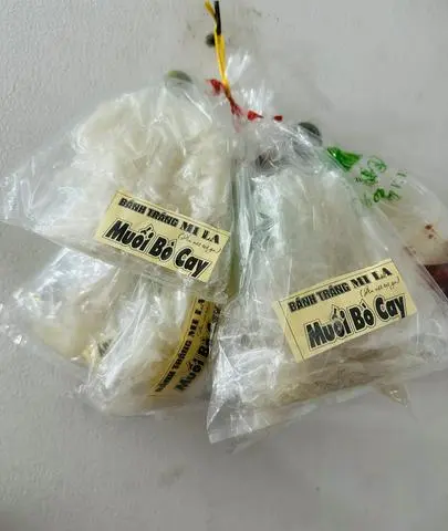 Hình ảnh Bánh Tráng Muối Bò Cay