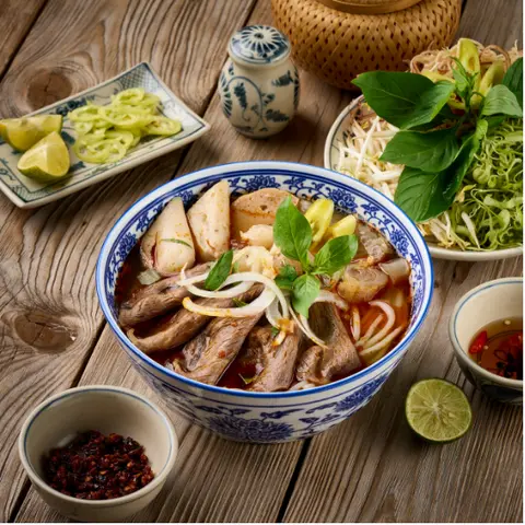 Hình ảnh Bún bò huế - nạm - chả heo - chả bò - gân