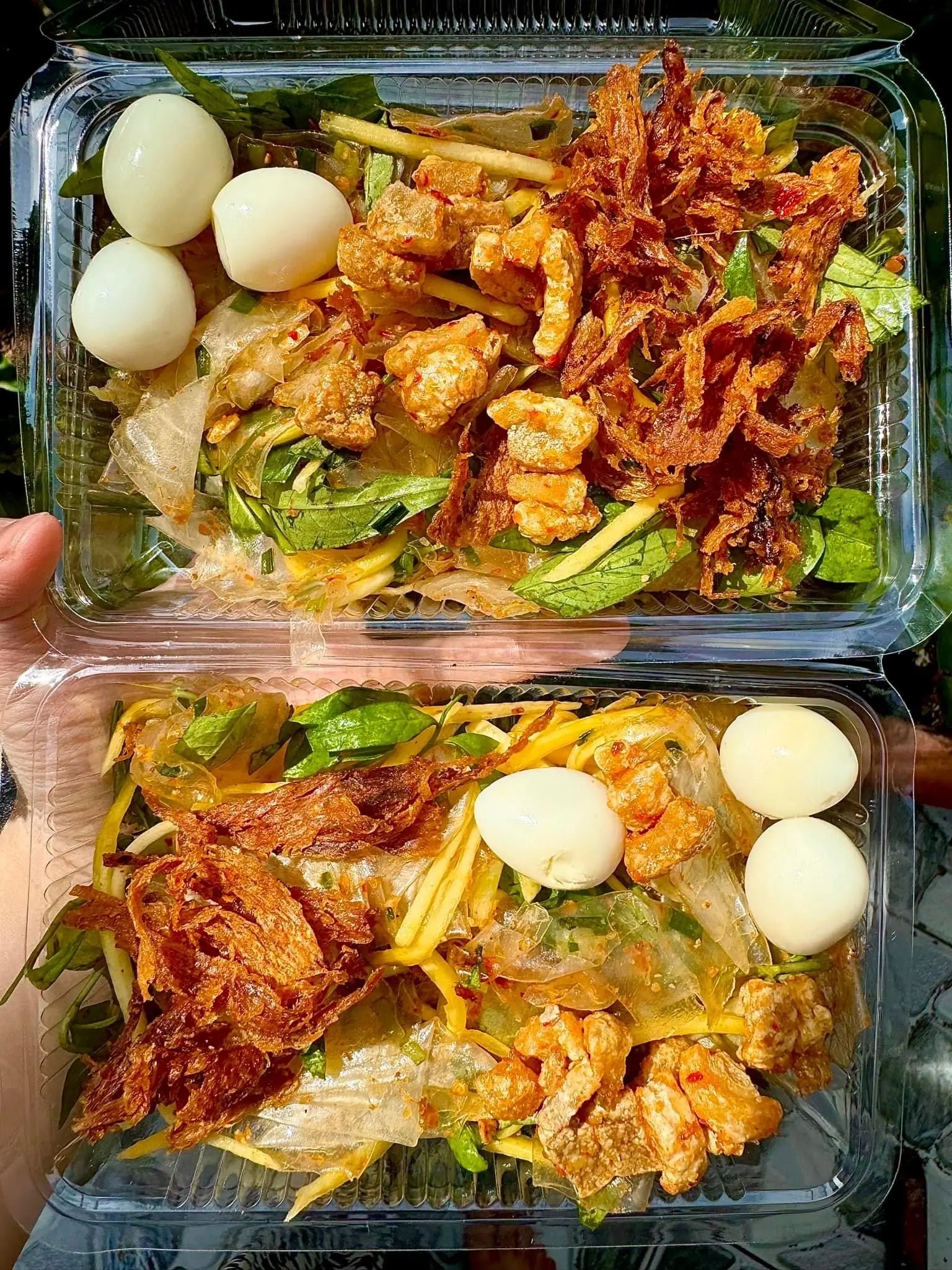 Hình ảnh Bánh tráng phơi sương trộn trứng lòng đào-tóp mỡ