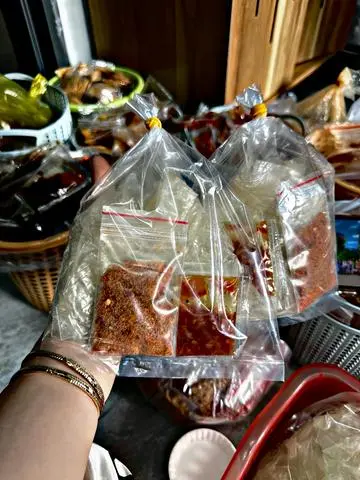 Hình ảnh Bánh tráng muối bò ớt rim