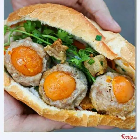 Hình ảnh Bánh mì xíu mại trứng muối