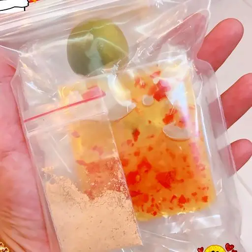 Hình ảnh Bánh tráng muối nhuyễn sa tế