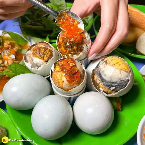 Hình ảnh HỘT VỊT LỘN LUỘC NƯỚC DỪA 