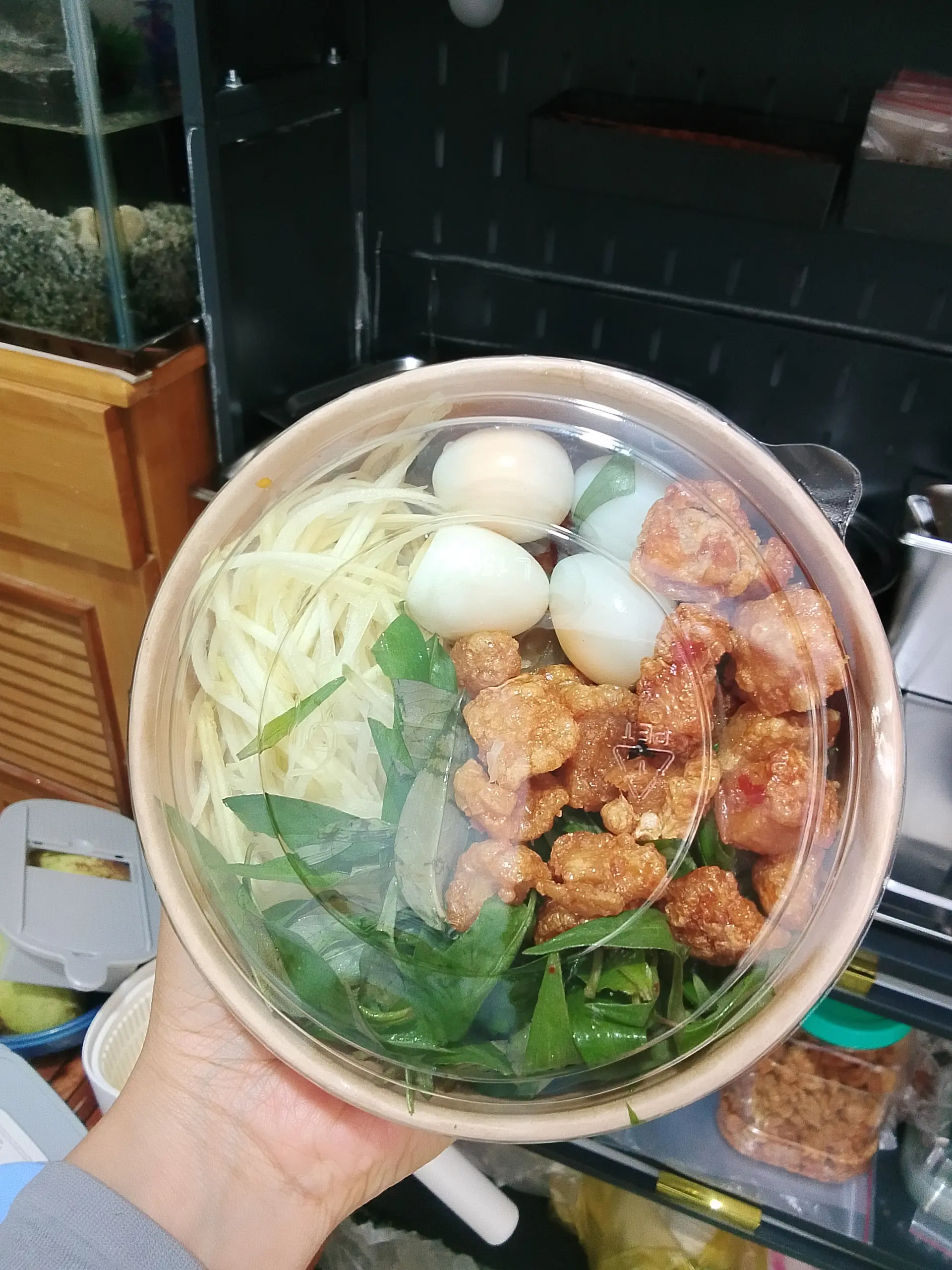 Hình ảnh Bánh tráng phơi sương trộn  tóp mỡ - lớn