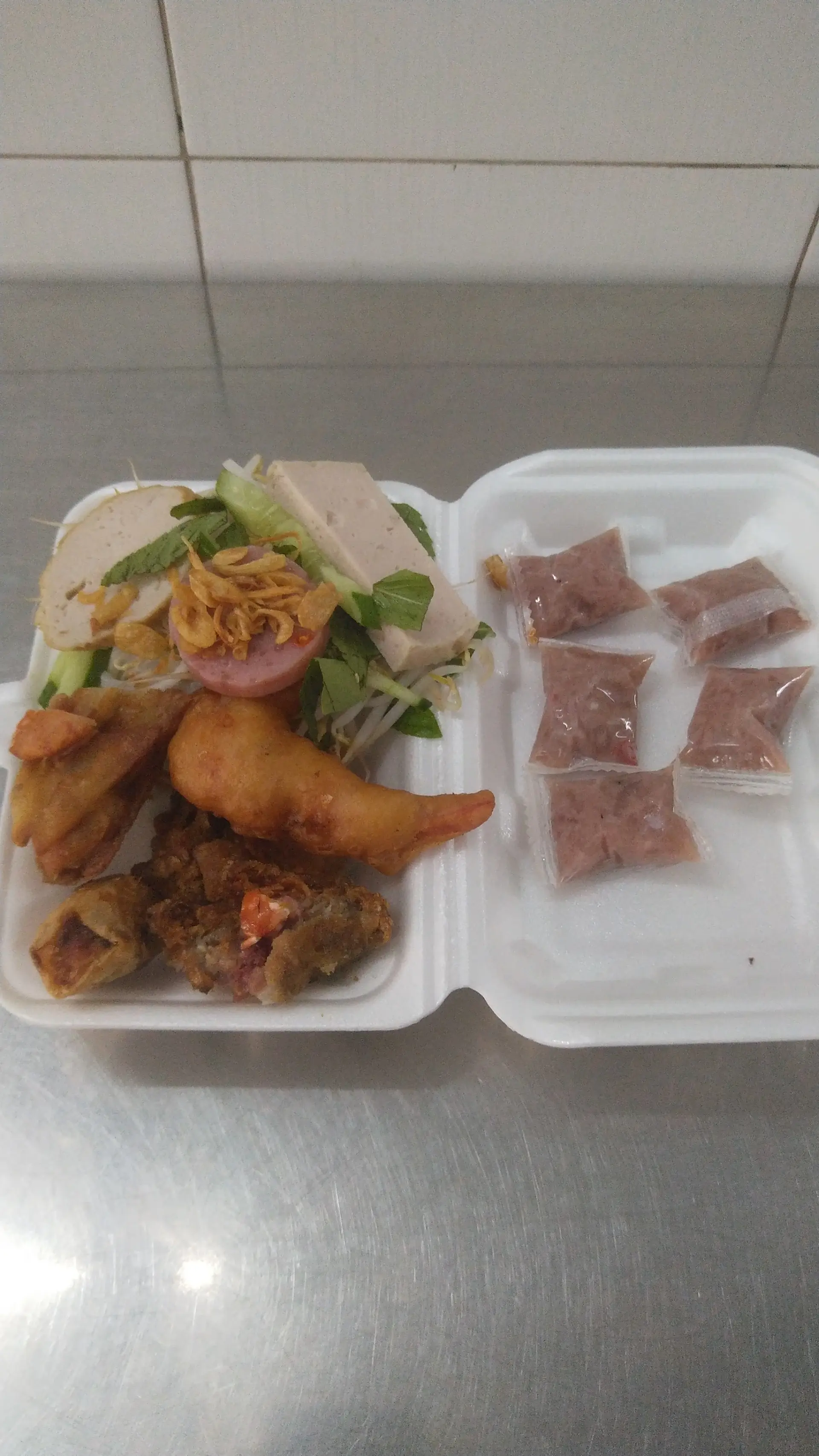 Hình ảnh Combo bánh cuốn full topping - nem - khăn lạnh