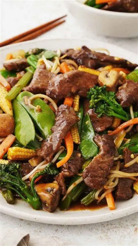 Hình ảnh BEEF CHOP SUEY 