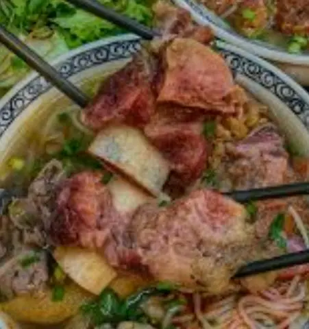 Hình ảnh Bún Bò Tái Sườn Sụn 